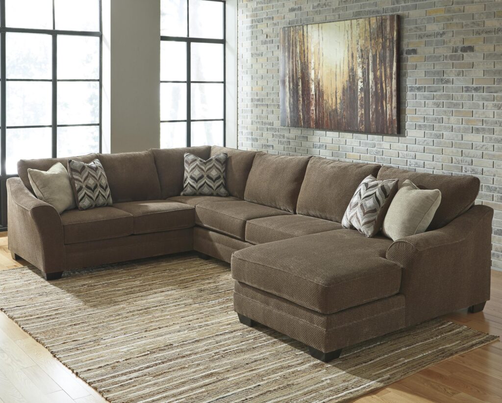Benchcraft Justyna Contemporary 3-Piece Sectional with Right Chaise 