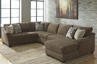 Benchcraft Justyna Contemporary 3-Piece Sectional with Right Chaise