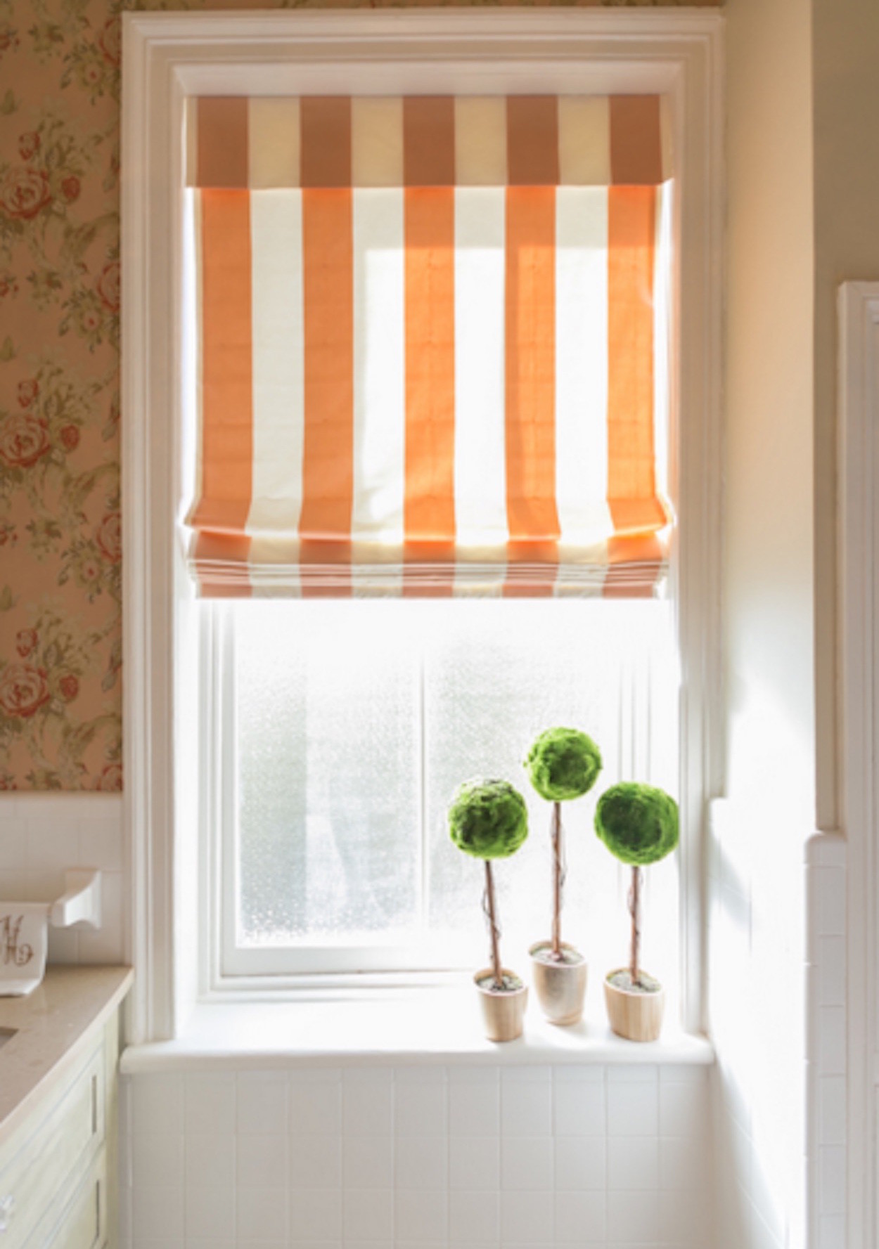 7 Different Bathroom Window Treatments You Might Not Have Thought Of