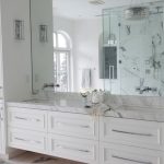 Tips to Choose a Bathroom Mirror | Amazing Interiors | Bathroom