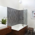 Choose stylish modern bathtubs with shower for comfortable bathe