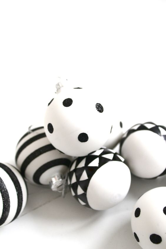 make such cool ornaments together with your kids and decorate your tree