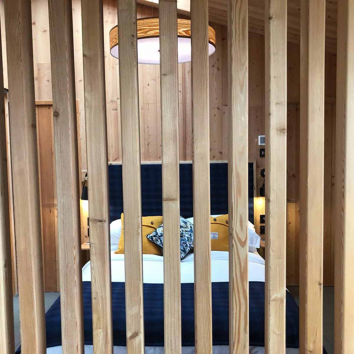 Wall divider made of wooden panels for the bedroom 