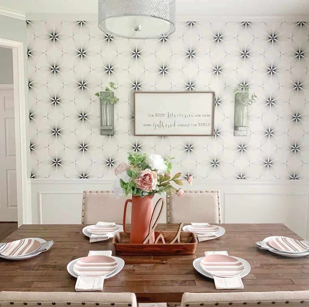 White and blue patterned wallpaper for the dining room 