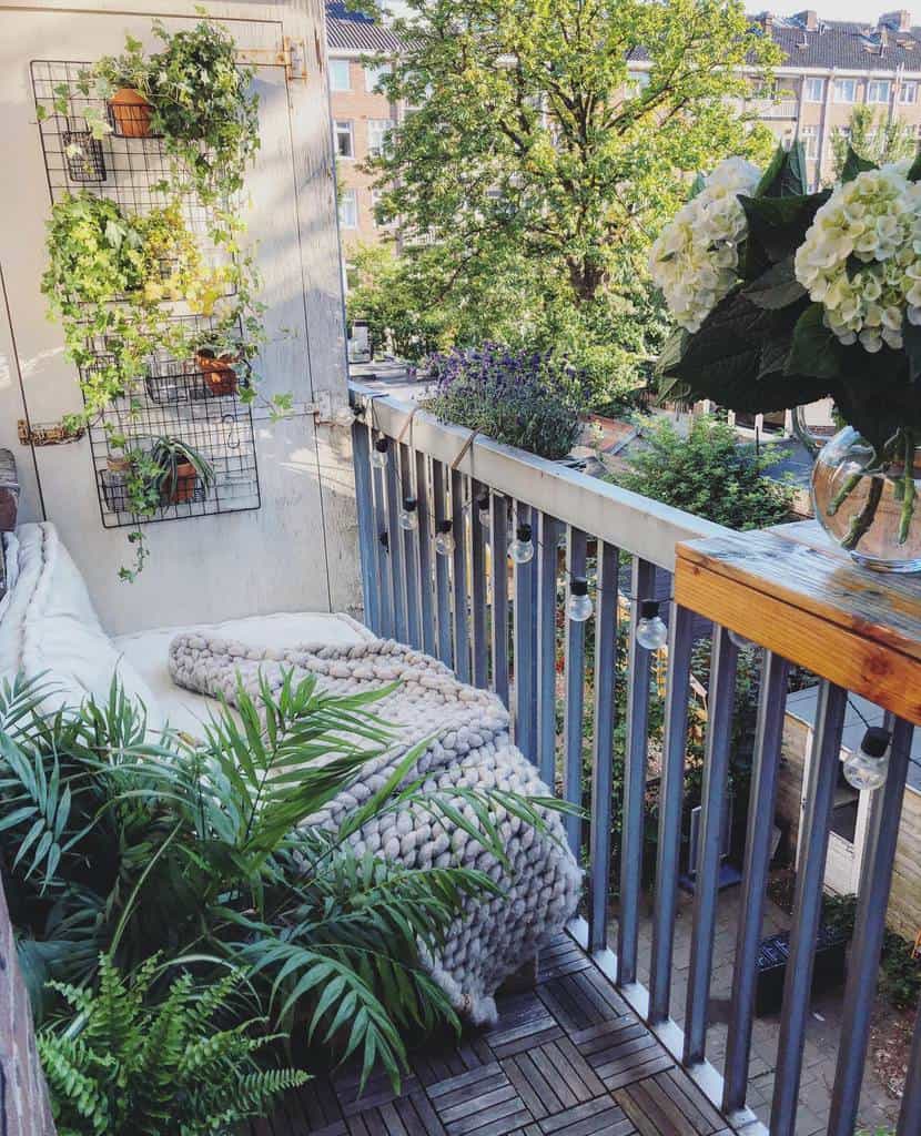 Throw rug for small balcony and patio plants