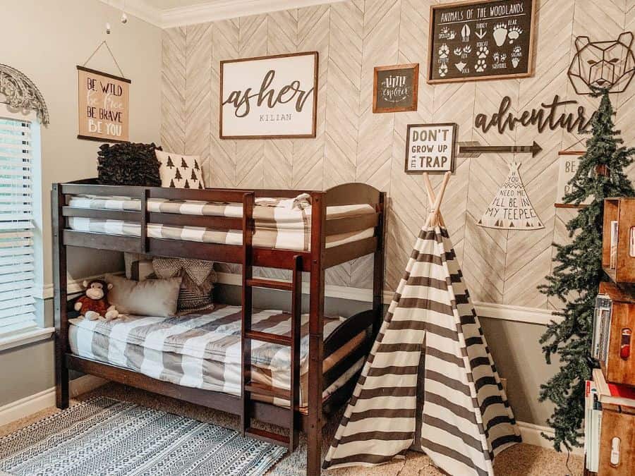 Retro children's room wall covering, bunk bed, teepee 