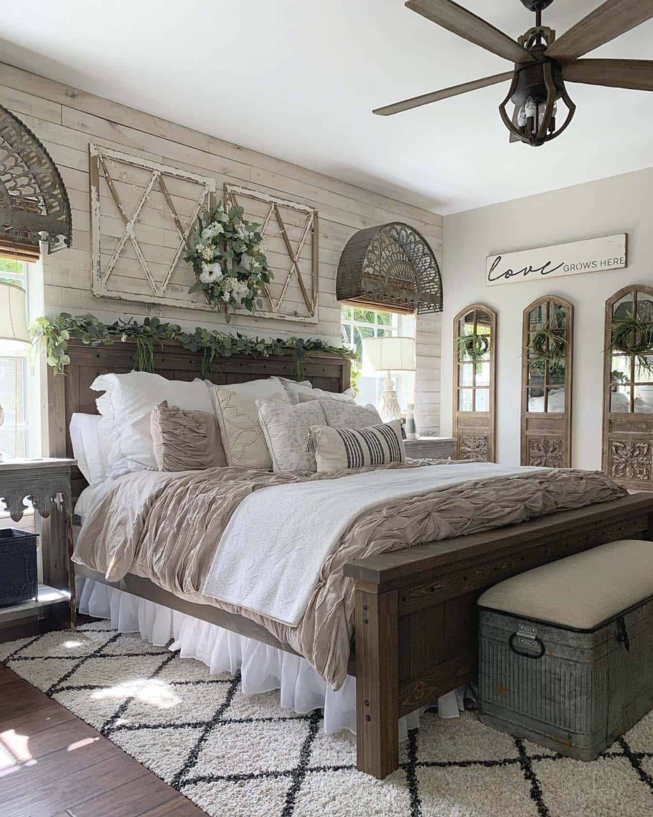 cozy and inviting bedroom in country house style