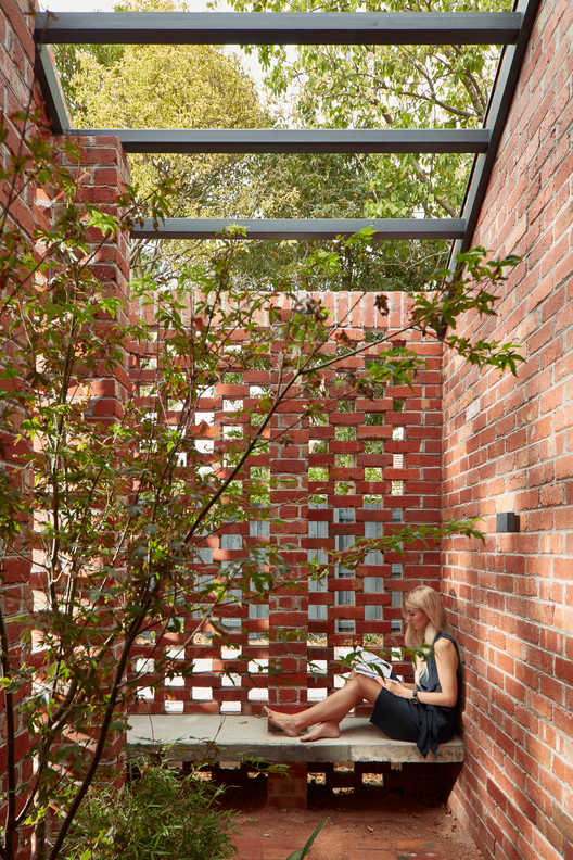 Garden Brick Wall Decor Ideas