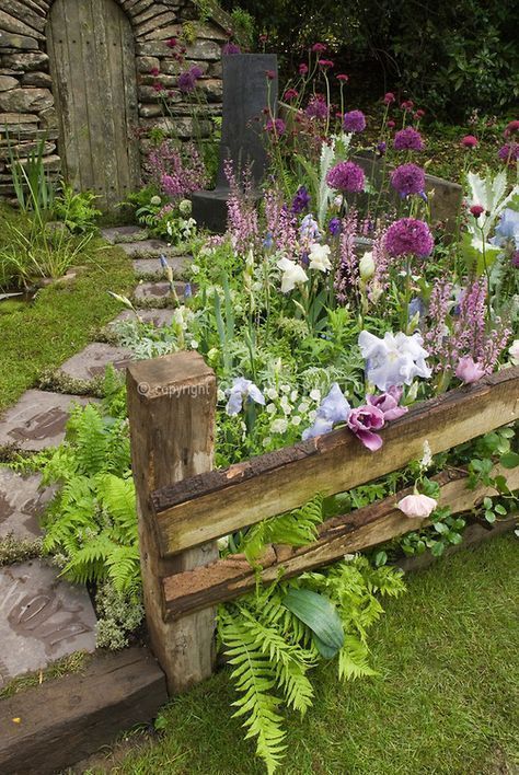 Creative and Chic Garden Fence Designs to Elevate Your Outdoor Space