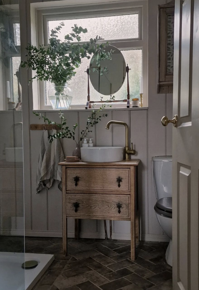 Compact Bathroom Vanities: Maximizing Space in Small Bathrooms