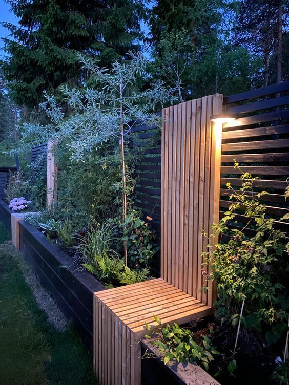 Creative Backyard Fence Landscaping Ideas to Transform Your Outdoor Space