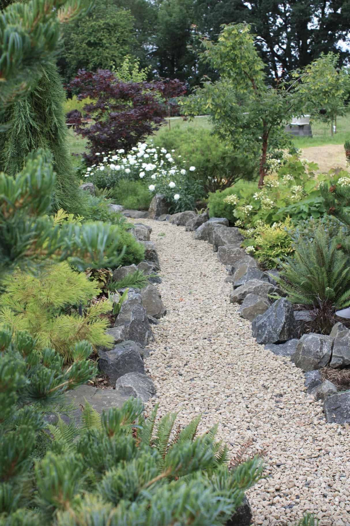 Creative Garden Edging Ideas to Enhance Your Outdoor Space