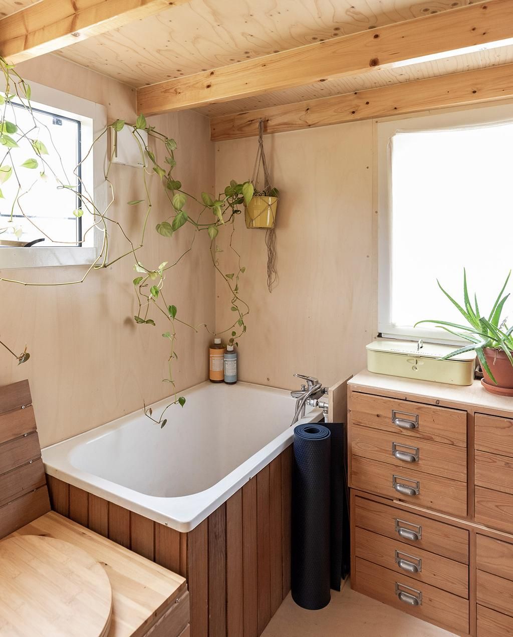 Creative and Functional Tiny Home Interior Inspiration and Decoration Suggestions