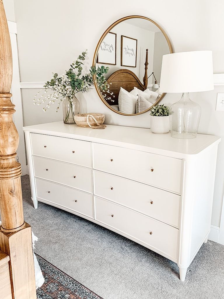 Elegant Bedroom Decor with White Furniture