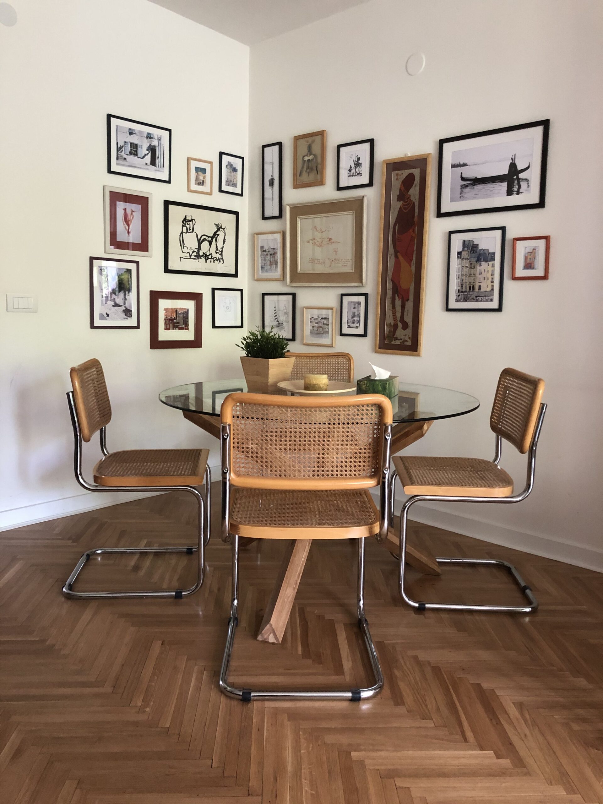 Elegant Old-School Dining Seating: A Look at Vintage Chairs
