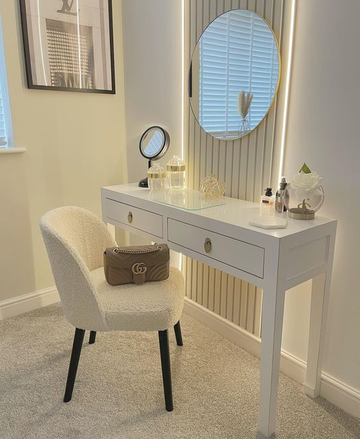 Elegant Seating for Your Vanity: The Perfect Dressing Table Chair