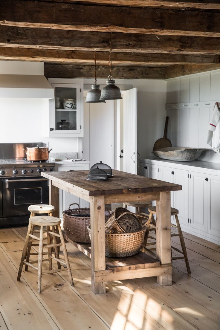 Farmhouse Kitchen Inspiration for a Cozy and Rustic Home