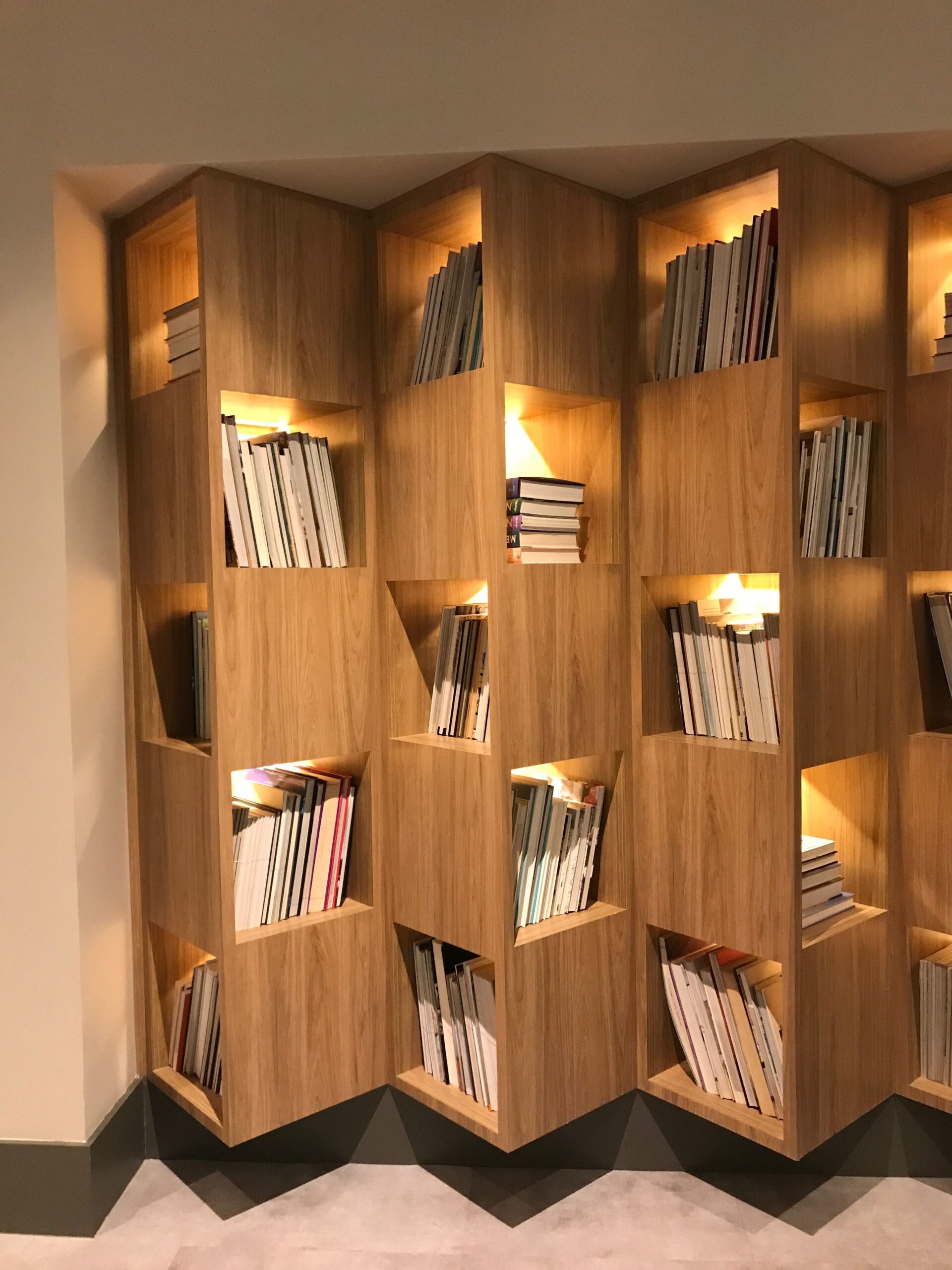 Innovative Solutions for Contemporary Bookshelf Designs