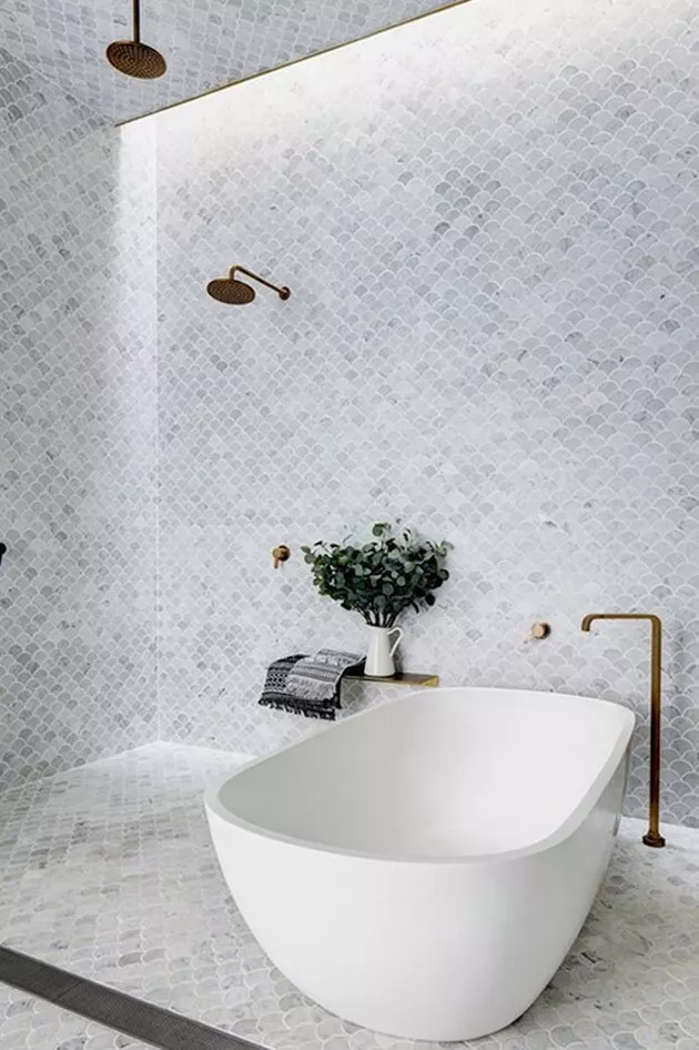 Luxurious Bathing: Deep Bathtubs for Cozy Bathrooms