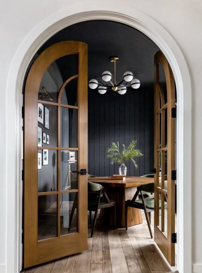 Sleek and Stylish: Contemporary Chandeliers for the Dining Room