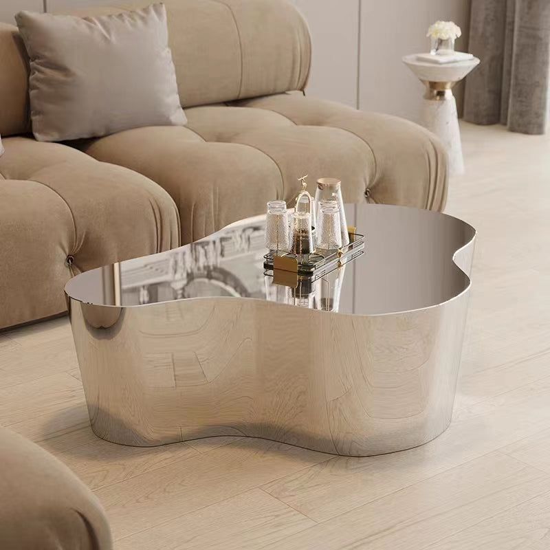 Stylish and Functional: The Beauty of a Mirror Coffee Table