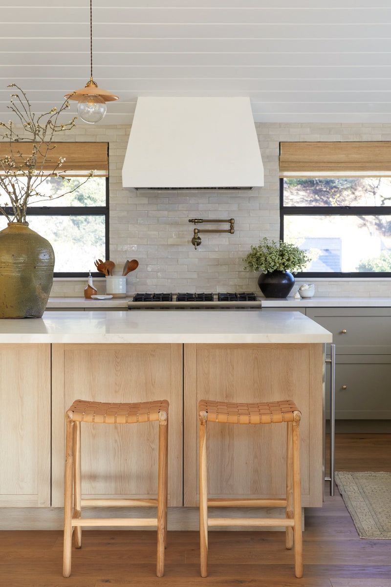 Stylish and Practical Kitchen Counter Stools: Embrace the Trend of Backless Design