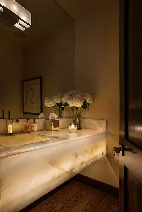 Stylish and Sophisticated Onyx Bathroom Decor Ideas