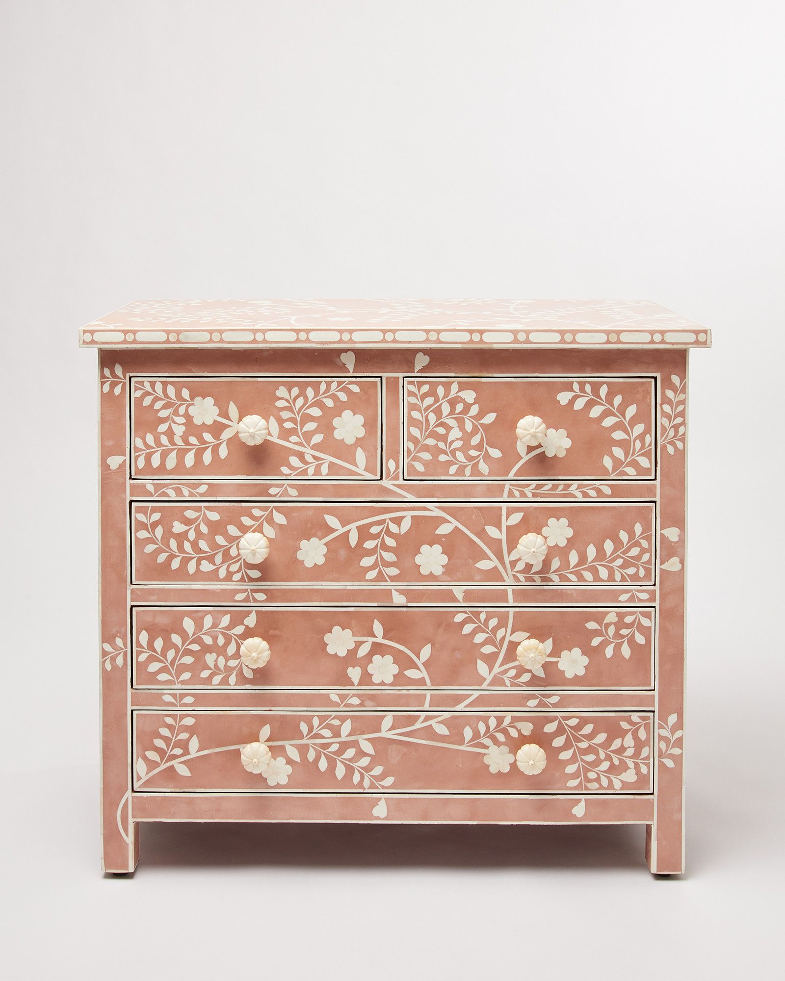 The Beauty and Functionality of Chest Drawers
