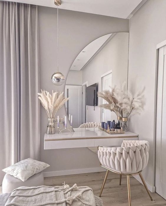 The Essential Seat for Your Makeup and Grooming Routine: The Dressing Table Chair