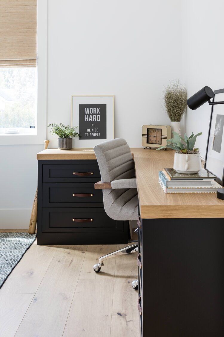 The Versatile and Functional L-Shaped Desk: A Stylish Solution for Your Workspace