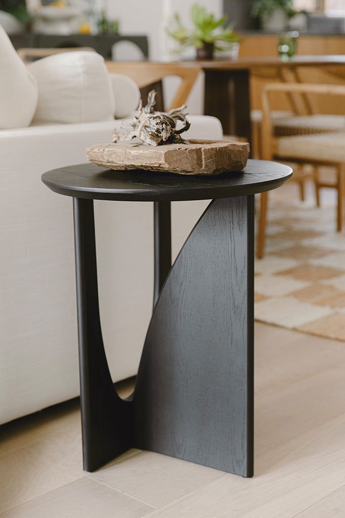 The timeless beauty of black end tables