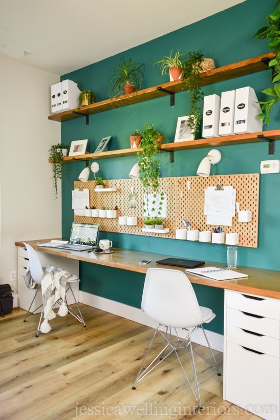 The versatile solution for small spaces: the wall desk