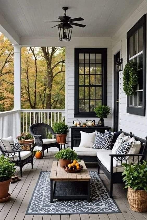 Small Patio Design Made Simple: Tips for Creating a Beautiful and Functional Outdoor Space