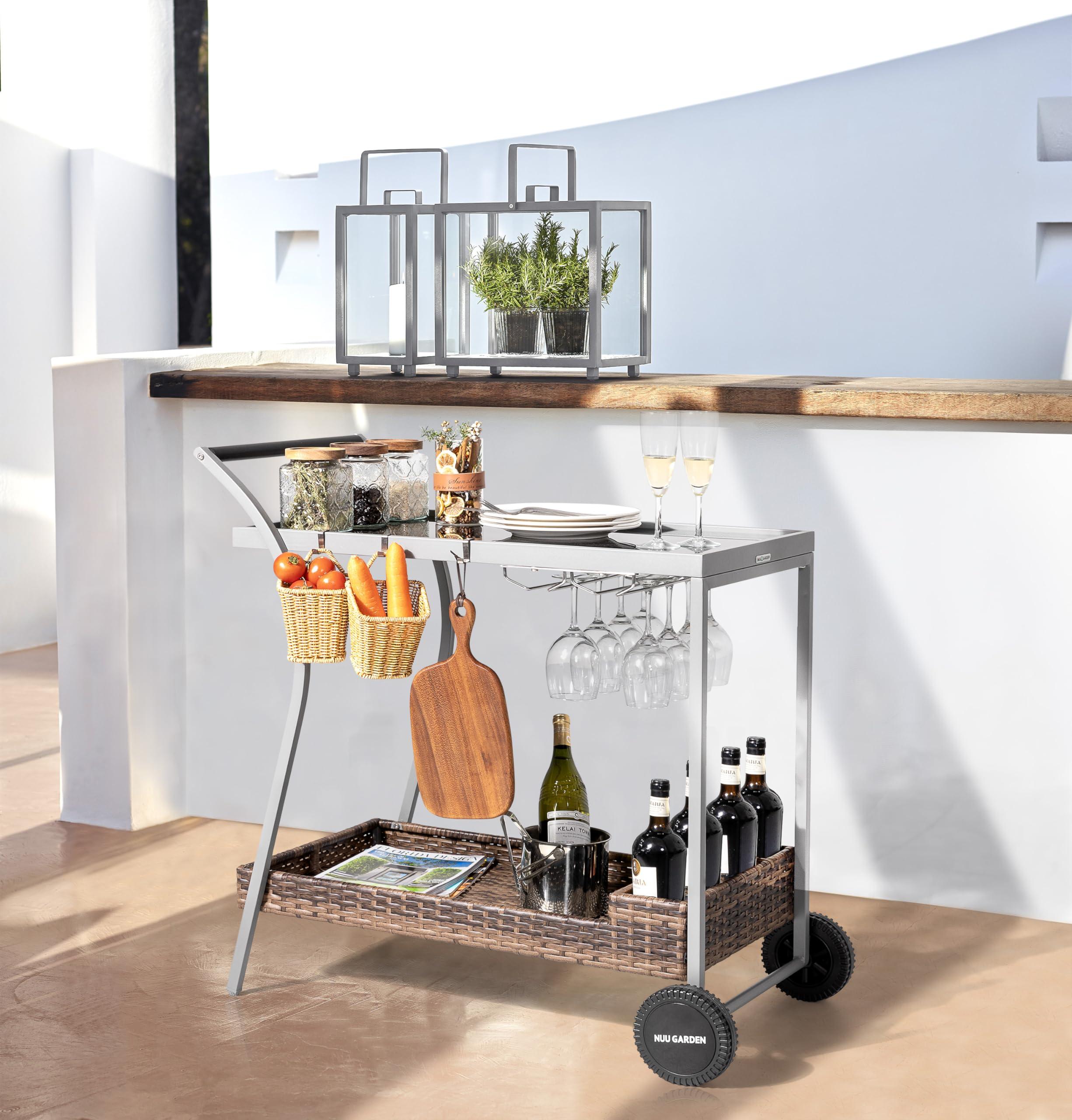 Incorporate a bar cart for entertaining in ​your ⁣patio design