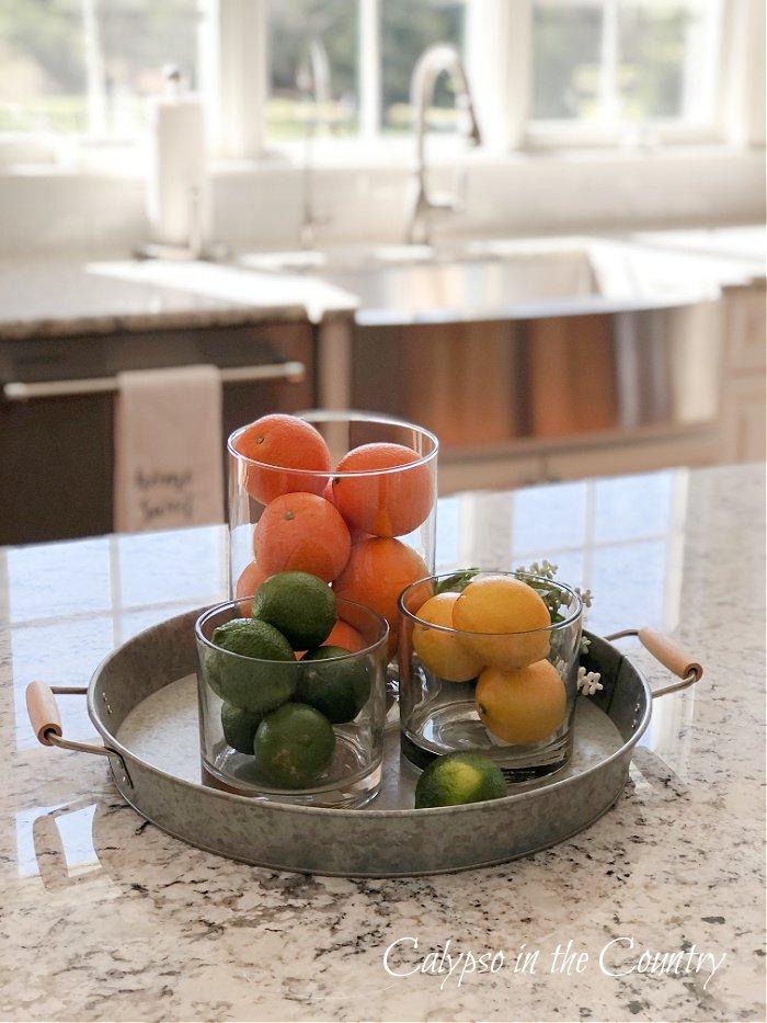 Colorful fruit bowls add vibrancy to your cozy ⁣country kitchen ⁢decor