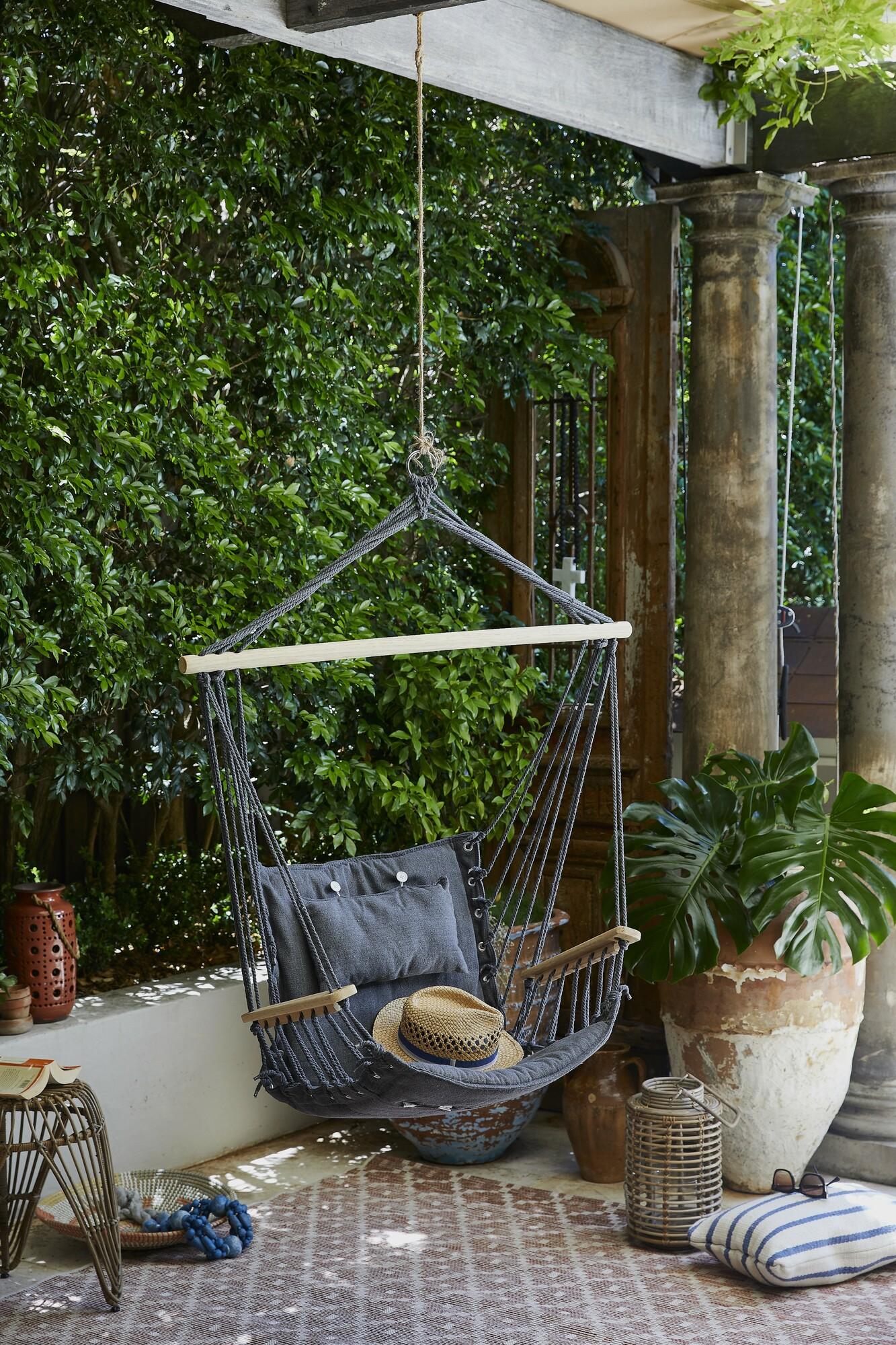 Create‍ a tranquil reading nook within your patio design