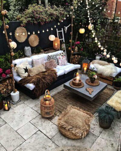 Layered textiles: Use ‍cushions and ​throws in your⁣ patio design‌ for comfort and style