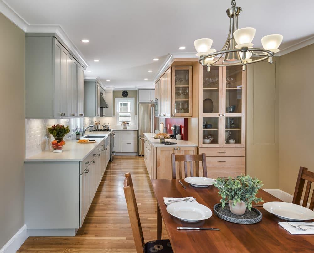 Opt for ⁣light-colored cabinetry to brighten your galley kitchen