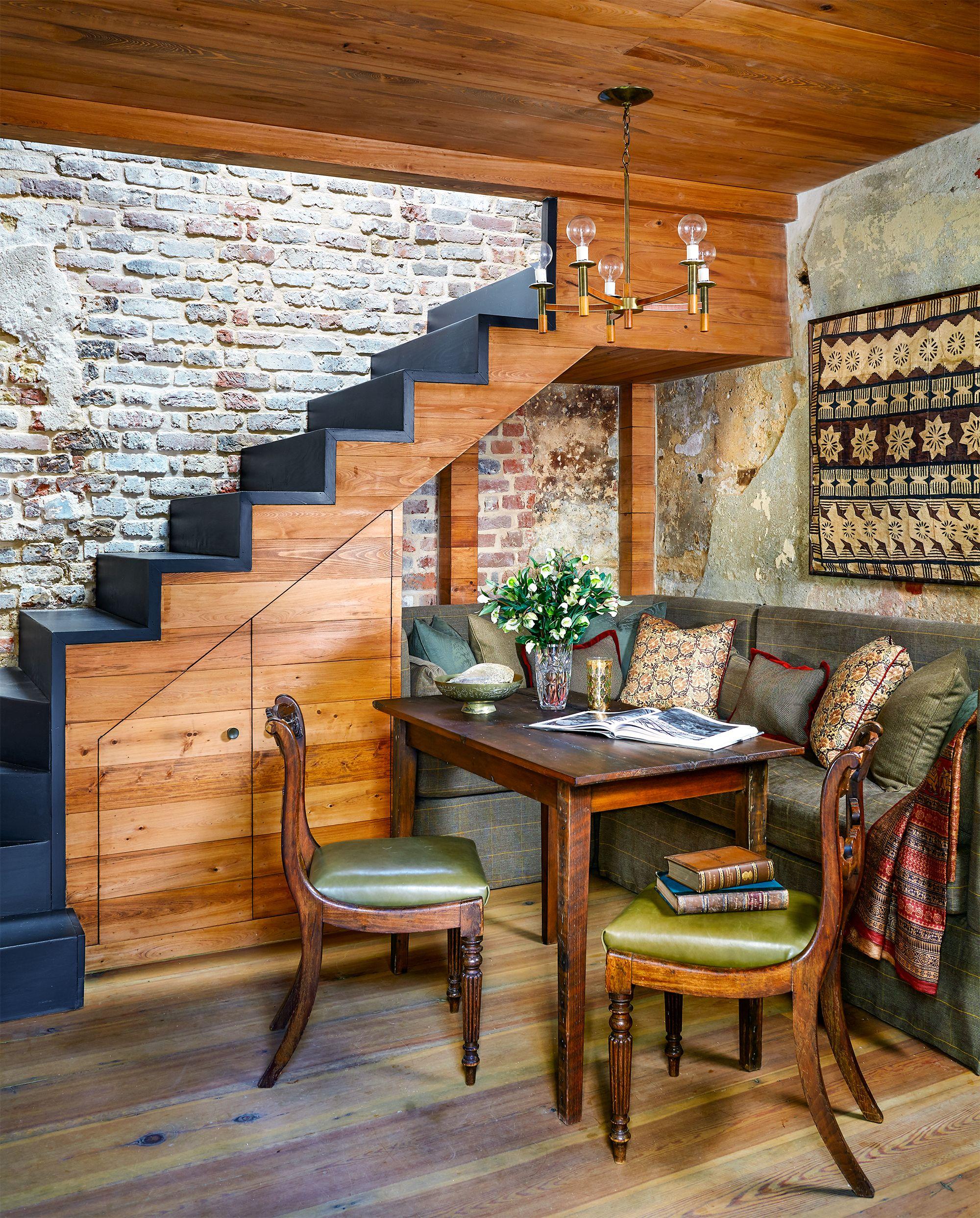 Incorporate a ⁢compact breakfast nook ⁣for cozy dining beneath⁢ the⁤ stairs