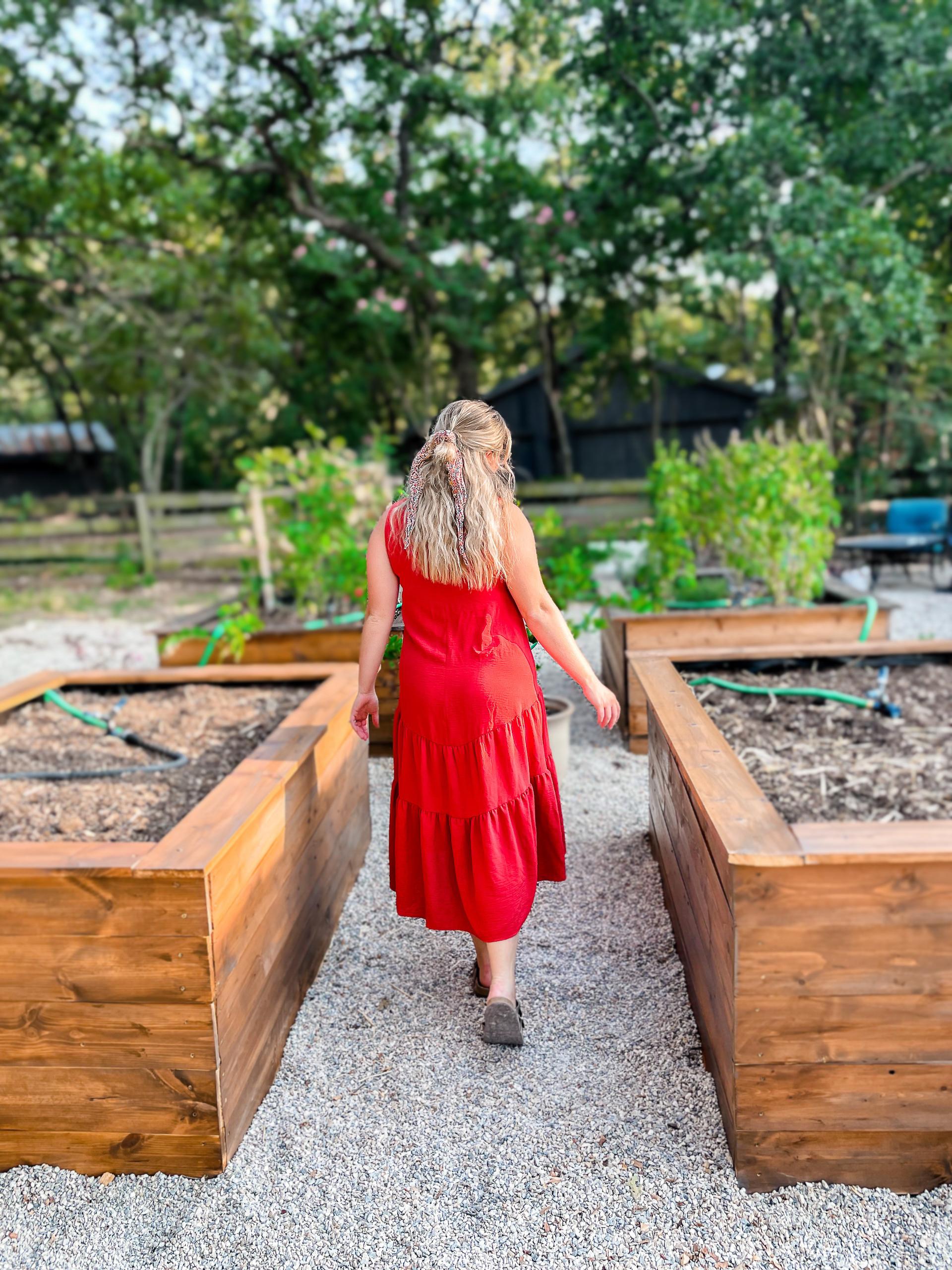 Utilize raised beds for efficient ​gardening in your​ landscaping design