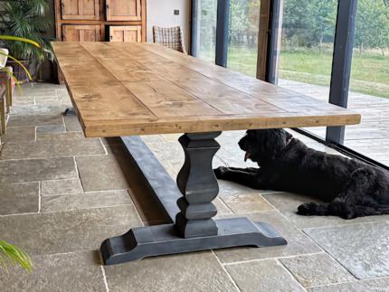 A large farmhouse table ⁣serves‌ as the heart of your⁣ country kitchen