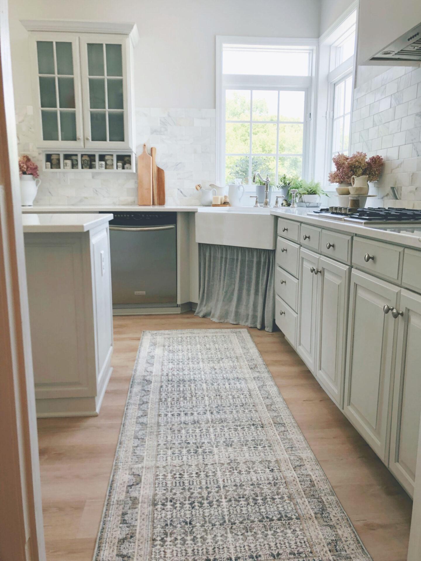 Layered⁣ rugs​ add warmth and texture, making⁢ your country kitchen cozy