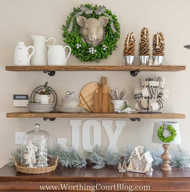 Festive seasonal‌ decor to keep your farmhouse kitchen lively and welcoming year-round