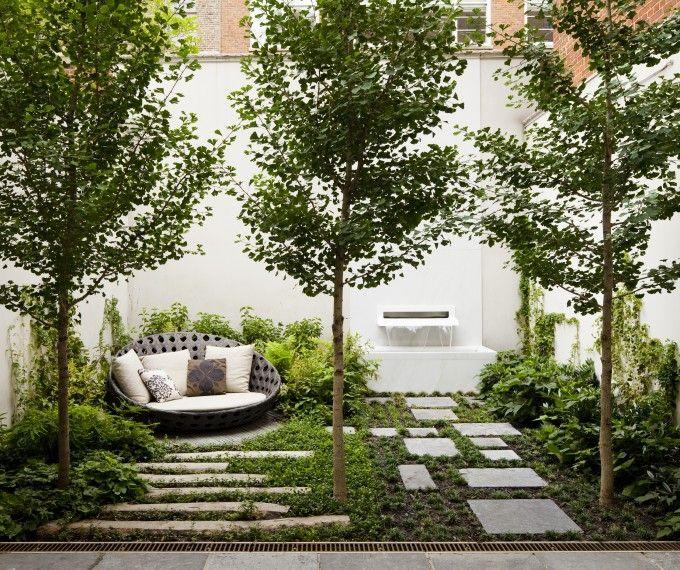 Design a cozy reading nook​ surrounded by⁢ greenery in‌ your modern backyard