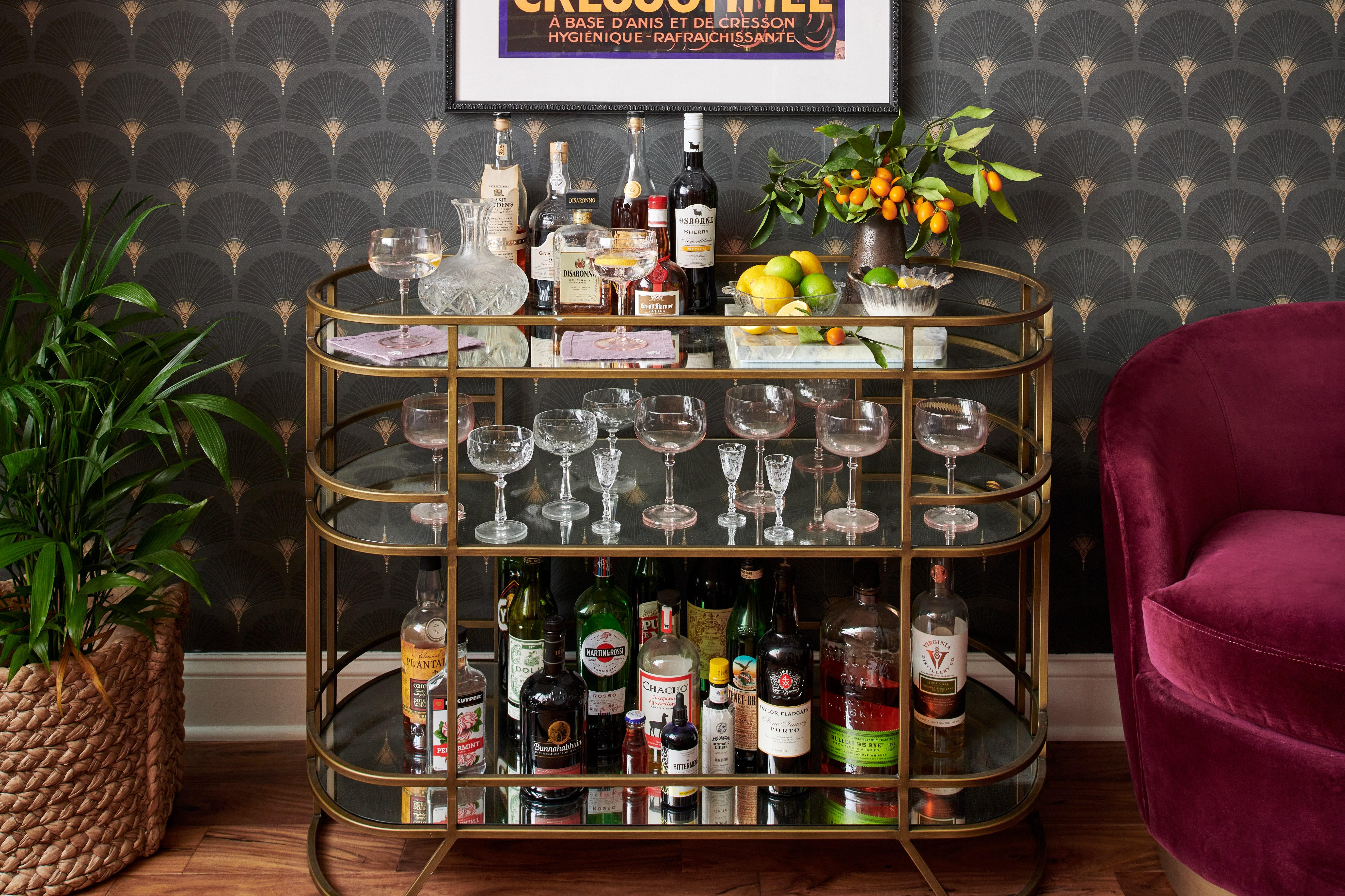 Add a chic bar cart for entertaining and⁢ showcasing ‍outdoor ​beverages