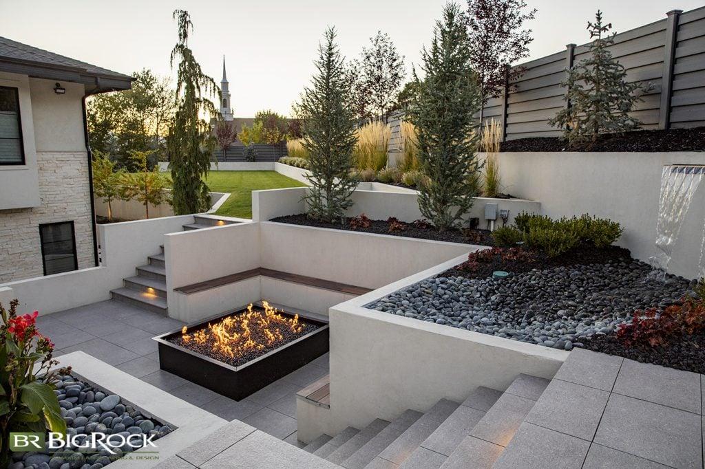 Use bold geometric patterns in hardscaping for ‍striking modern landscape design