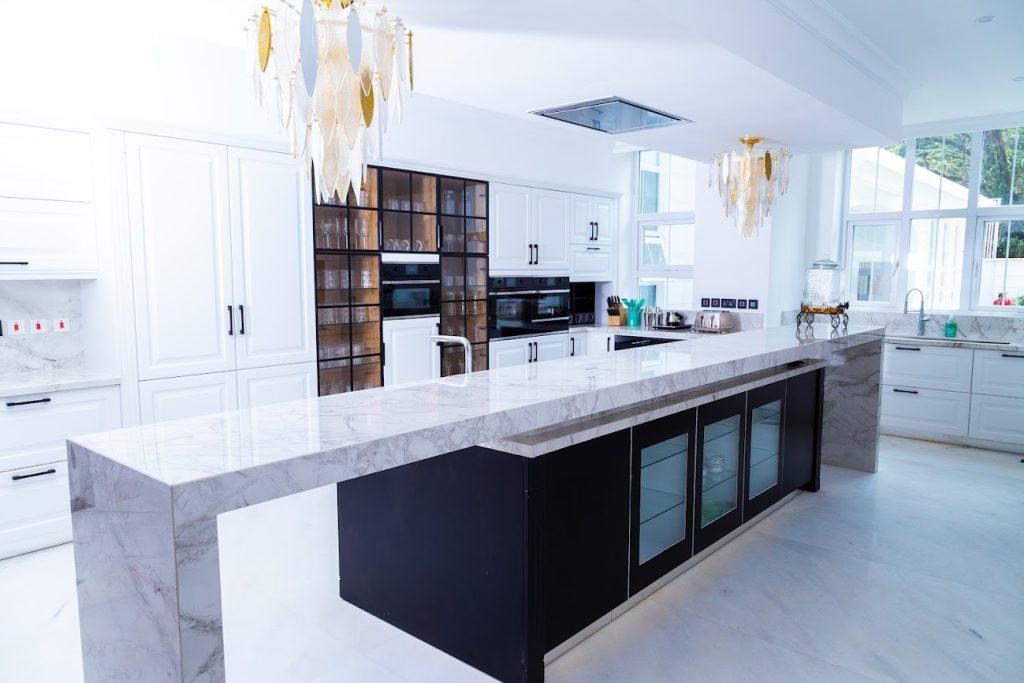 High-quality ⁣countertops elevate⁤ the elegance and functionality of your modern ​kitchen