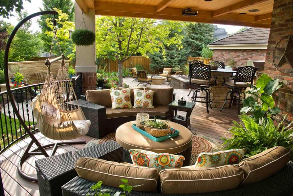 Create zones for dining,⁣ relaxing,‌ and⁣ gardening in small patio design