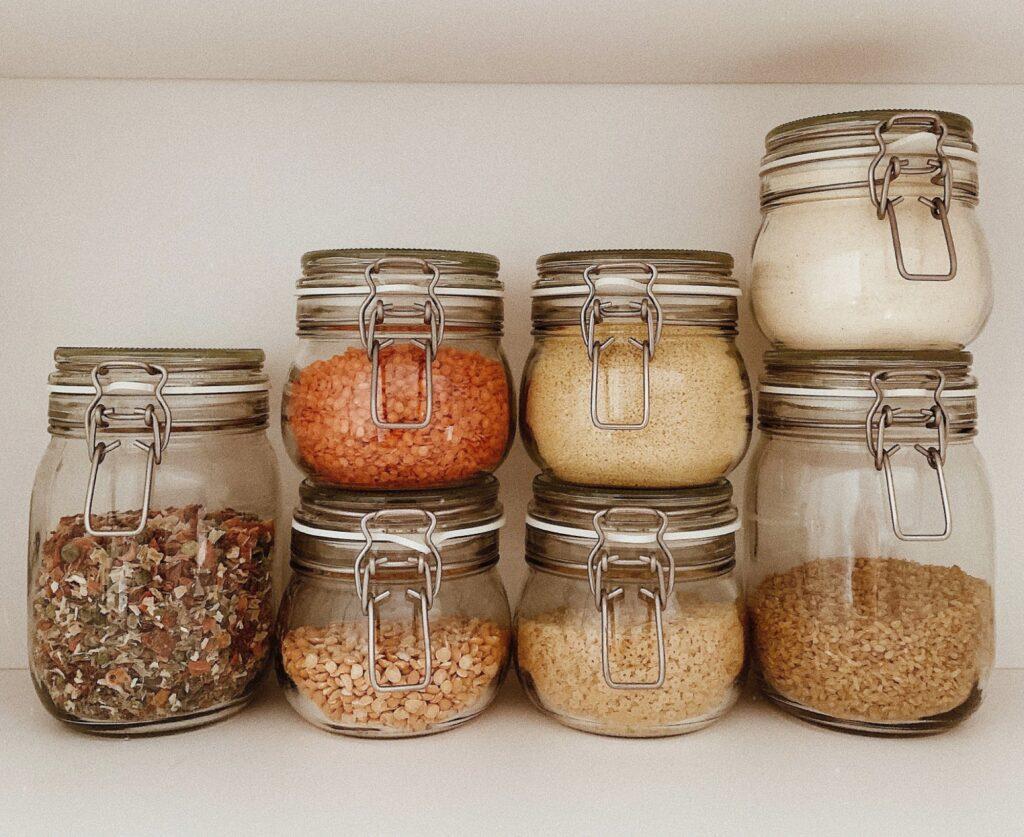 Use clear containers ​to‍ organize pantry items in your galley kitchen