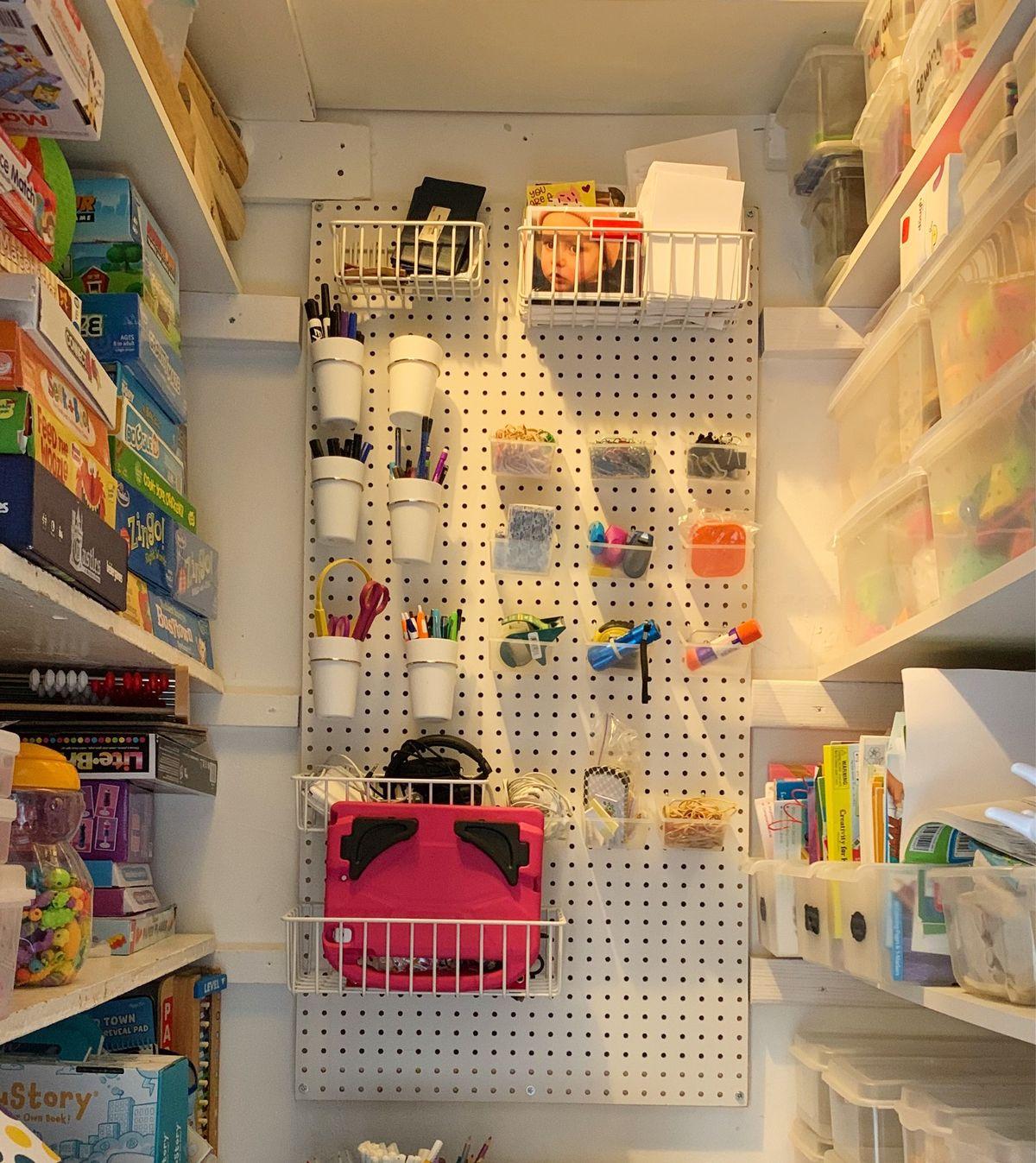 Use⁣ a ‌pegboard​ to organize utensils and pots ​in your galley kitchen